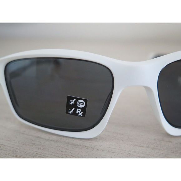Oakley OO9247-07 Men's Matte White/Grey Chainlink Polarized Sunglasses $150 - Picture 9 of 11